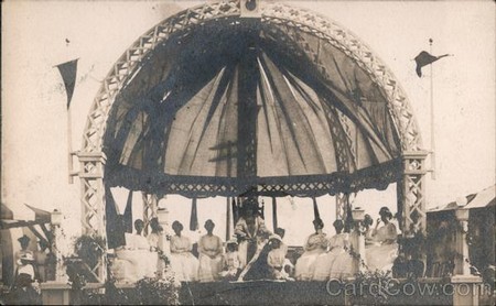 Picture postcard showing the 1907 Tokay Carnival's Queen Zinfandel (center) and her "royal" court, consisting of local beauties all chosen by popular vote by the local populace.