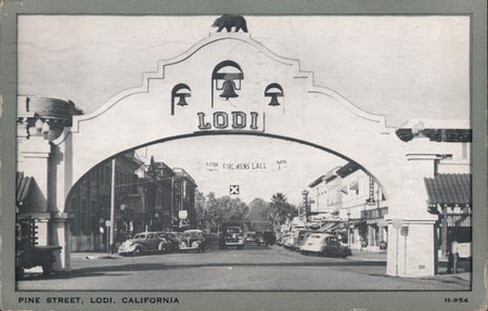 1945 picture postcard celebrating Lodi's Mission Arch.