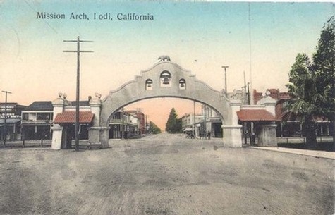 One of the earliest colorized picture postcards commemorating the Lodi Mission Arch, shortly after it was built for the 1907 Lodi Tokay Carnival.